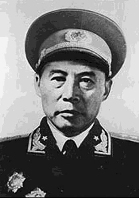 軍隊的第一政委和政委哪個職級高些？