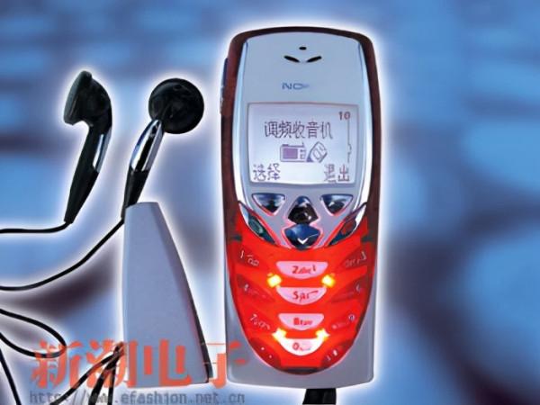 我用諾基亞8310時，從不把他放在口袋裡——怕別人看不見