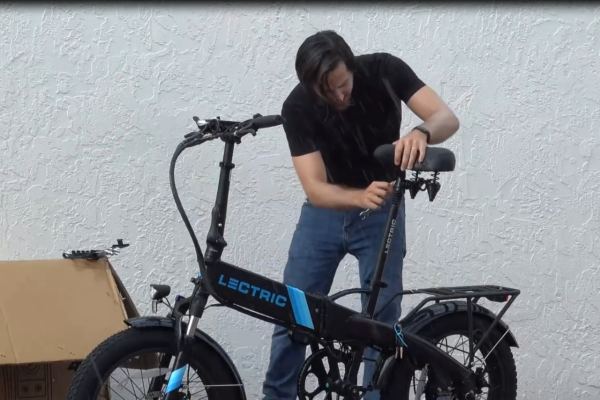 美國小夥因便宜買中國摩托車，本以為便宜沒好貨，結果慘遭打臉