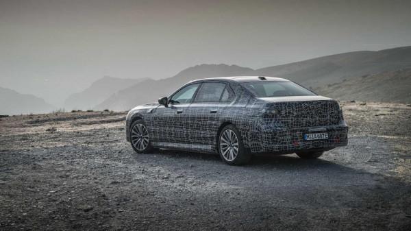 全新7系搭載?寶馬後排影院模式亮相 配31英寸帶魚屏 全新7系搭載?寶馬後排影院模式亮相 配31英寸帶魚屏