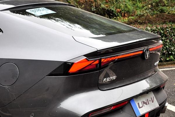 試駕即將上市的長安UNI-V：個性十足 效能更佳