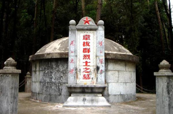 紅七軍創始人韋拔群，被侄子出賣而犧牲，鄧小平：他是我們的榜樣