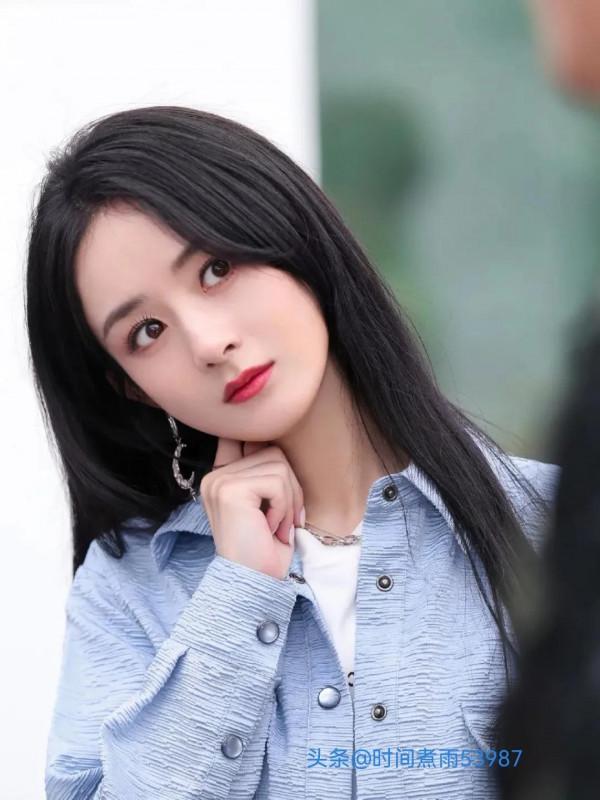 趙麗穎桌布：你咋就那麼迷人呢，不僅佔了我的記憶體還佔據了我的心