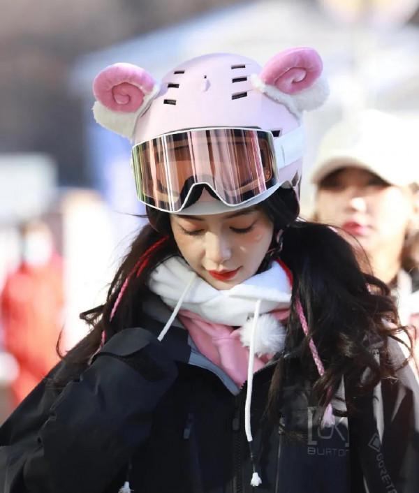 angelababy和虞書欣節目滑雪照被爆，那個是你喜歡的型別