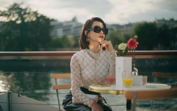 宋茜真的很會搭配，穿皮褲看著很年輕，不像大了木村光希16歲