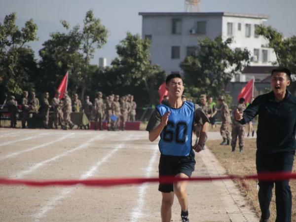 了不起！這個下士一年內兩次榮立個人三等功