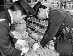 連環投毒勒索8個億，卻一分錢不拿，日本“怪人”戲耍130萬警察