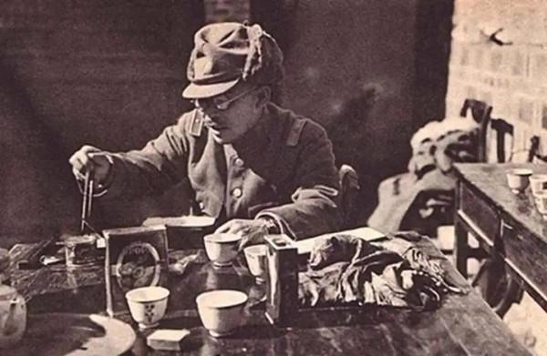 日軍軍官與士兵的待遇到底有多大?津貼相差數十倍 連飯盒都分等級 日軍軍官與士兵的待遇到底有多大?津貼相差數十倍 連飯盒都分等級