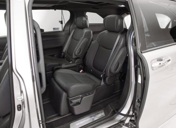 未賣先火,全系2.5L混動,豐田賽那預售32萬起 未賣先火,全系2.5L混動,豐田賽那預售32萬起