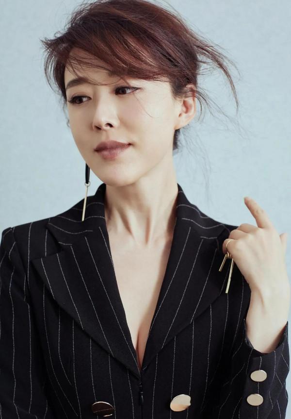 最美嫦娥顏丹晨亮相金雞獎