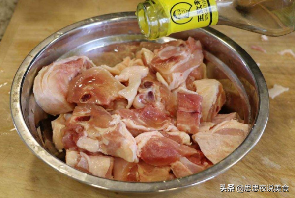 燉雞怎麼做才好吃？掌握好三點竅門，雞肉軟嫩不柴，香濃不腥