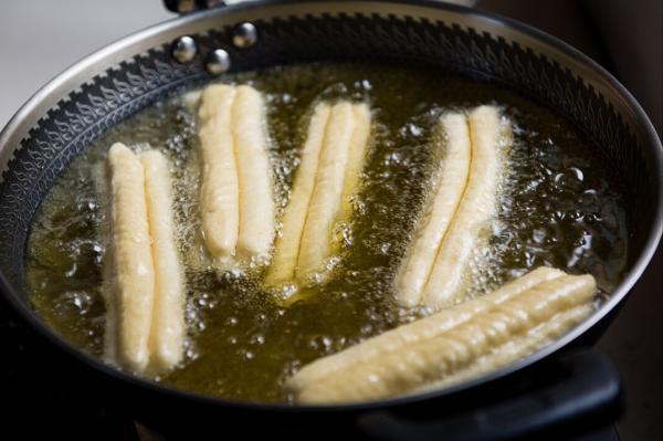 老師傅教你炸油條配方，外酥裡軟，個個空心，學會不用出門買了