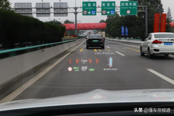 新車｜科技賦能，給生活加“電”！試駕全新一代賓士C級