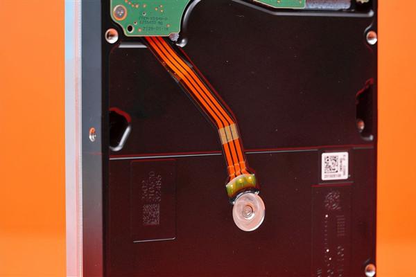 業界首創10碟片工藝之硬碟圖賞 業界首創10碟片工藝之硬碟圖賞