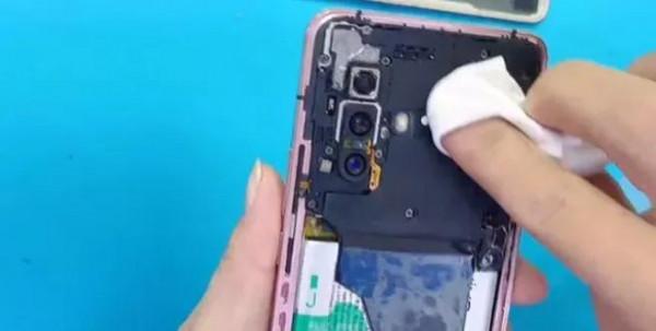 手機掉水裡後怎樣處理才妥當