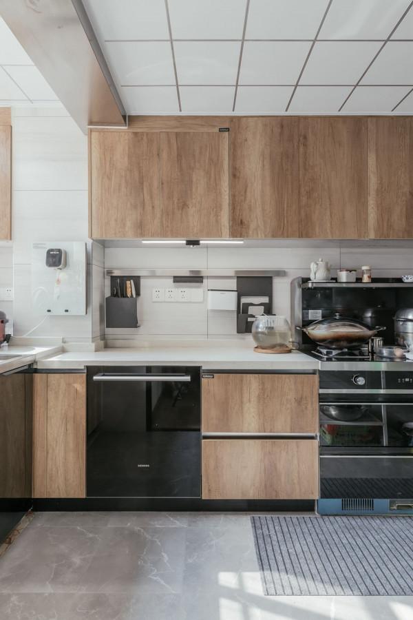 櫃子打多了很壓抑?看完這套132㎡住宅,我發現並不是那樣 櫃子打多了很壓抑?看完這套132㎡住宅,我發現並不是那樣