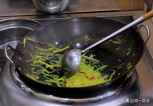 炒南瓜絲很多人都做錯了,難怪軟綿不清脆,廚師長教你正確做法 炒南瓜絲很多人都做錯了,難怪軟綿不清脆,廚師長教你正確做法