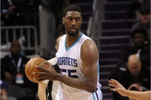 東決連年阻擊詹姆斯，曾經的“黑姚明”希伯特去哪了？