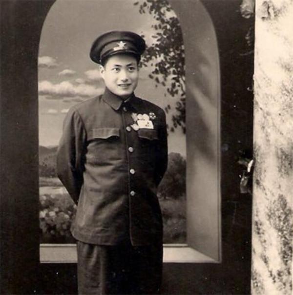 40軍加強團和瓊崖縱隊會師,馮白駒熱淚盈眶:等你們23年了 40軍加強團和瓊崖縱隊會師,馮白駒熱淚盈眶:等你們23年了