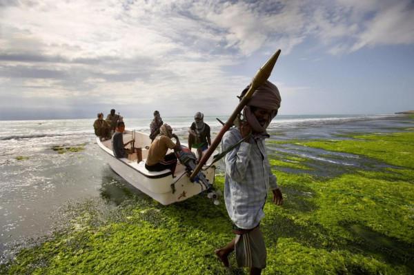 2010年,猖狂海盜誤打誤撞,錯上俄郵輪,投降根本沒用被直接團滅 2010年,猖狂海盜誤打誤撞,錯上俄郵輪,投降根本沒用被直接團滅