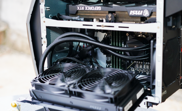 幫小夥伴搞了臺4萬元的桌上型電腦是什麼體驗？微星宙斯盾Ti5上手把玩