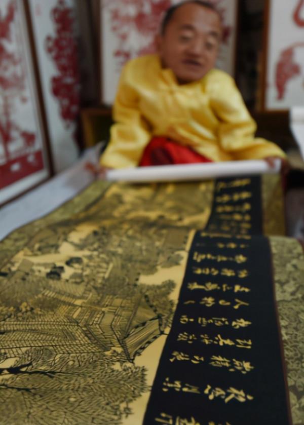 身高70釐米街頭相識美麗高大妻子,婚後生下玻璃娃成甜蜜負擔 身高70釐米街頭相識美麗高大妻子,婚後生下玻璃娃成甜蜜負擔