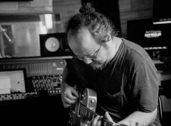 王菲前夫竇唯：兩次離婚最對不起女兒，兩份嫁妝背後是深沉的父愛