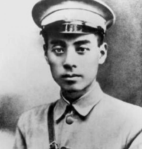 1925年,周總理的車深夜遭到機槍掃射,他大喊:我是周恩來 1925年,周總理的車深夜遭到機槍掃射,他大喊:我是周恩來