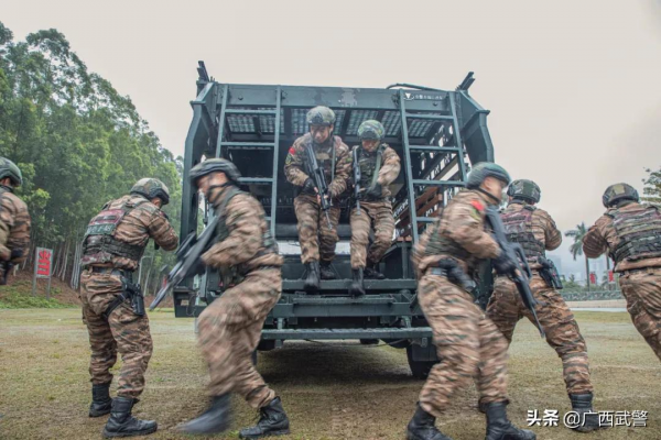 冷雨紛紛！猛士出擊！