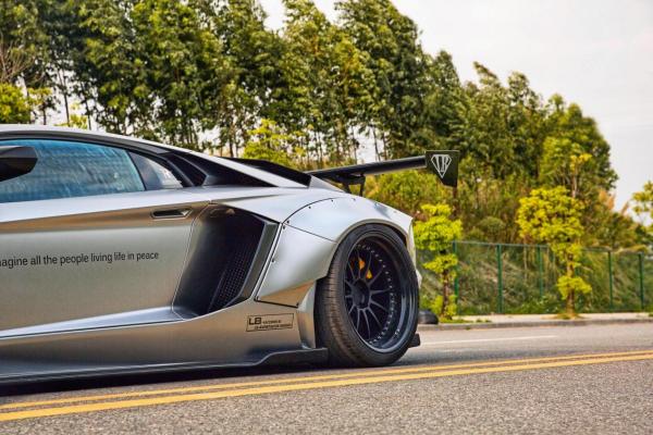 全新一代豐田蘭德酷路澤推出全新LB套件!造型十分吸睛 全新一代豐田蘭德酷路澤推出全新LB套件!造型十分吸睛