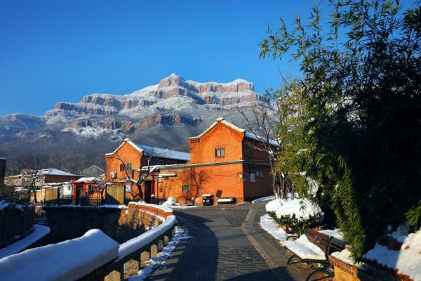 雪後廟荒村,翠竹白雪,如同一幅清淡素雅的水墨畫 雪後廟荒村,翠竹白雪,如同一幅清淡素雅的水墨畫