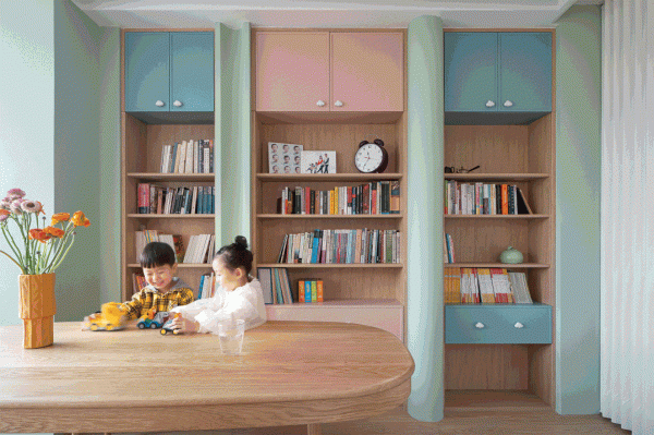 二胎夫妻放棄豪宅,一家6口住55平老房,女主人還有瑜伽房 二胎夫妻放棄豪宅,一家6口住55平老房,女主人還有瑜伽房