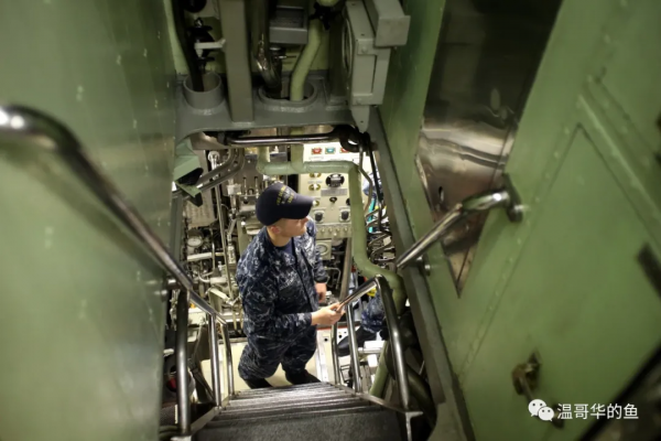 被迫上浮的深海之狼(中) 被迫上浮的深海之狼(中)