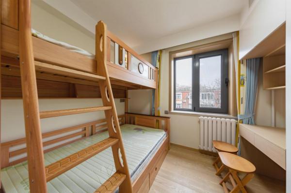 57㎡小戶型將“客廳”搬進臥室，超多“功能區”生活更便利