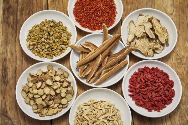 血虛的症狀有哪些，血虛應該如何調理？