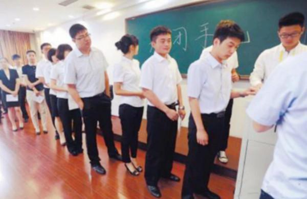 大學生畢業後“三方協議”別亂籤,容易給自己找麻煩,浪費機會 大學生畢業後“三方協議”別亂籤,容易給自己找麻煩,浪費機會