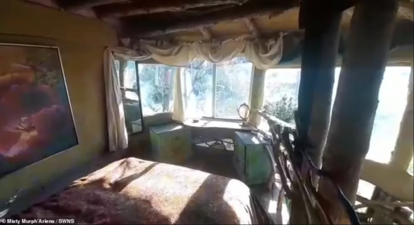 加拿大夫婦逃離城市到鄉下蓋房生娃,生活清苦但也過得美滋滋 加拿大夫婦逃離城市到鄉下蓋房生娃,生活清苦但也過得美滋滋