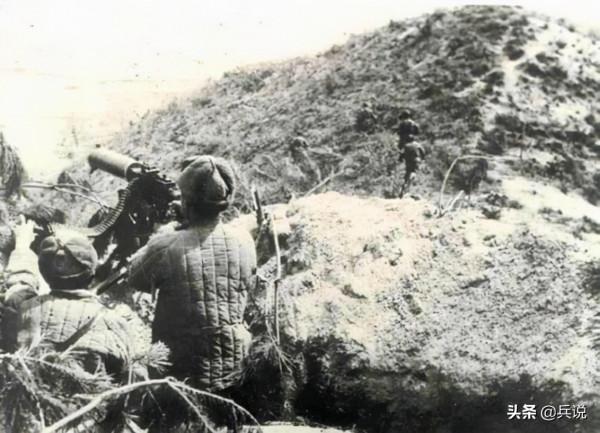 志願軍新兵炫耀槍法,老炊事員忍不住:就這水平?我來 志願軍新兵炫耀槍法,老炊事員忍不住:就這水平?我來