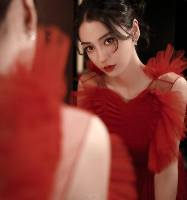 Angelababy楊穎┃一襲紅裙，明豔動人……