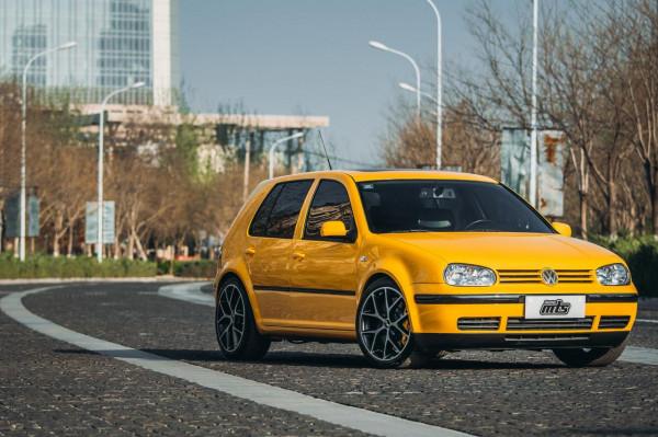 2萬買30萬改的高爾夫4，玩老車你需要準備什麼？