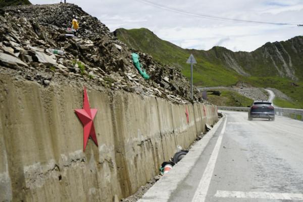 挑戰川西高原,舒適與越野效能否兼得,讓UNI-K告訴你答案 挑戰川西高原,舒適與越野效能否兼得,讓UNI-K告訴你答案