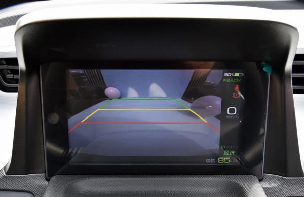 五菱的精品代步車,充一次電能開170KM,時尚動感,月薪5千買得起 五菱的精品代步車,充一次電能開170KM,時尚動感,月薪5千買得起