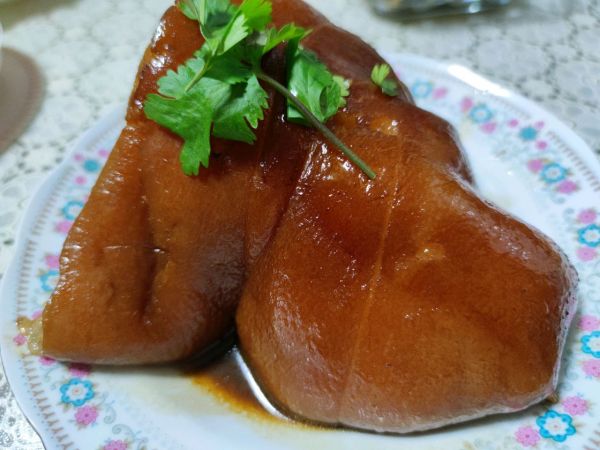 冰糖肘子---東北家常版 冰糖肘子---東北家常版