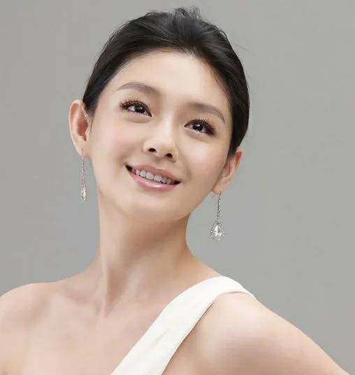 欣賞一下結婚前的大S，你覺得她算清純型女星代表嗎？