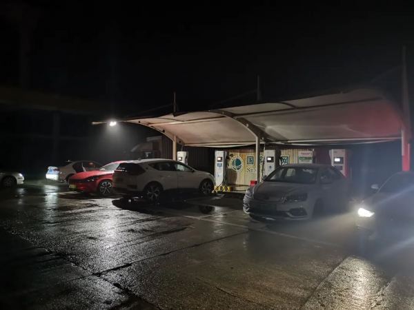 國慶開蔚來跑了3000公里，其實電動車跑長途也沒有那麼難