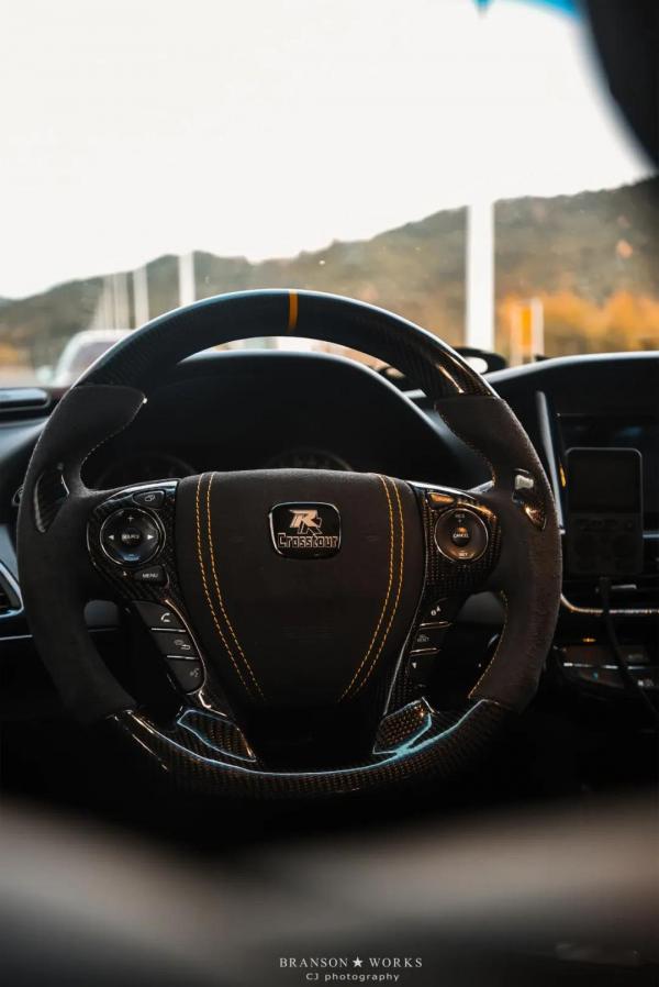 明明長著一張賓士C63的前臉,還說自己是一輛本田? 明明長著一張賓士C63的前臉,還說自己是一輛本田?