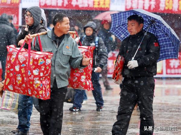 為什麼社會一直很關注農民工，他們的生活是怎樣的呢？