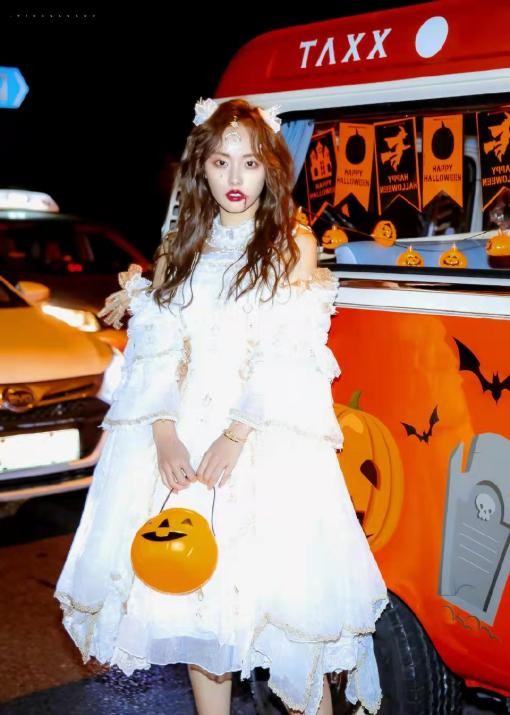 明星萬聖節妝容大不同:歐陽娜娜雙面天使,黃仁俊cos匹諾曹 明星萬聖節妝容大不同:歐陽娜娜雙面天使,黃仁俊cos匹諾曹