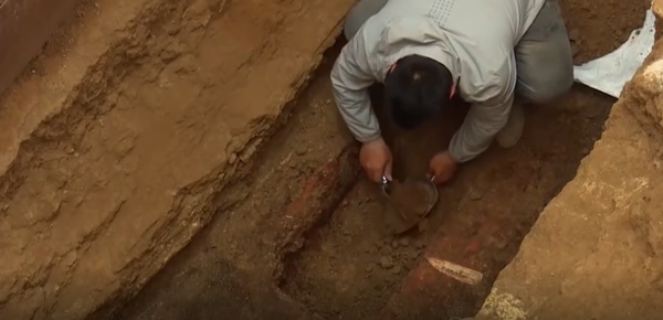 鶴壁辛村大墓重新發掘,墓葬疑雲重重,喪葬習俗緣何";穿越";時空? 鶴壁辛村大墓重新發掘,墓葬疑雲重重,喪葬習俗緣何";穿越";時空?