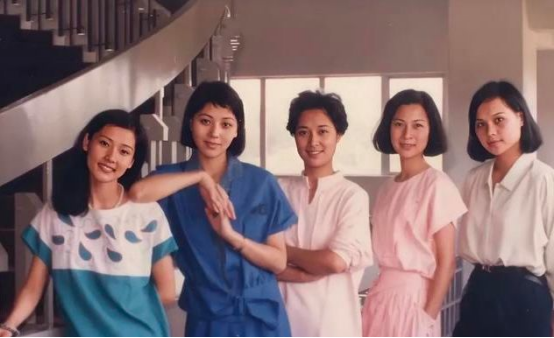 “江南美人”何賽飛：曾是鄧穎超座上賓，嫁初戀33年，被寵成公主